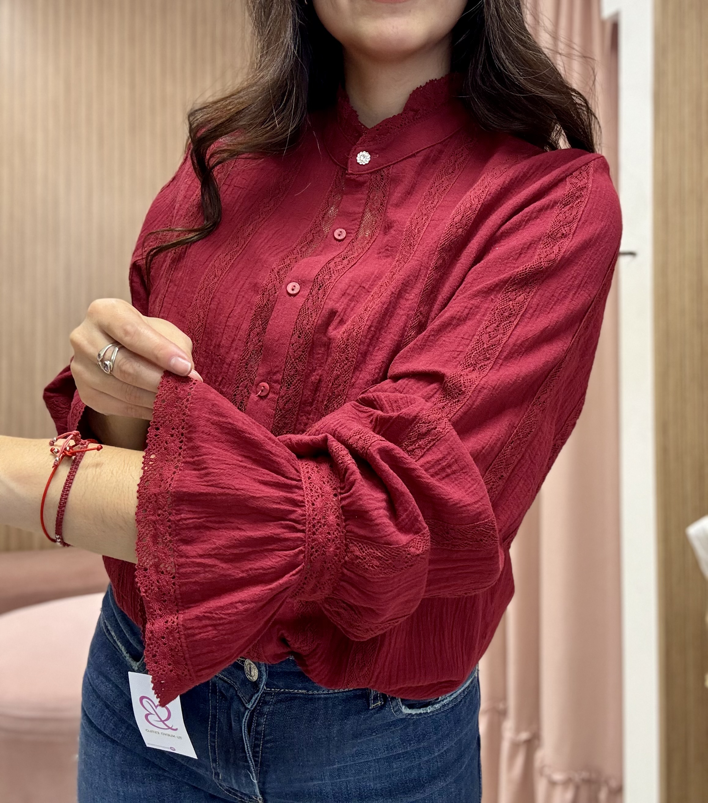 Camisa con puntilla