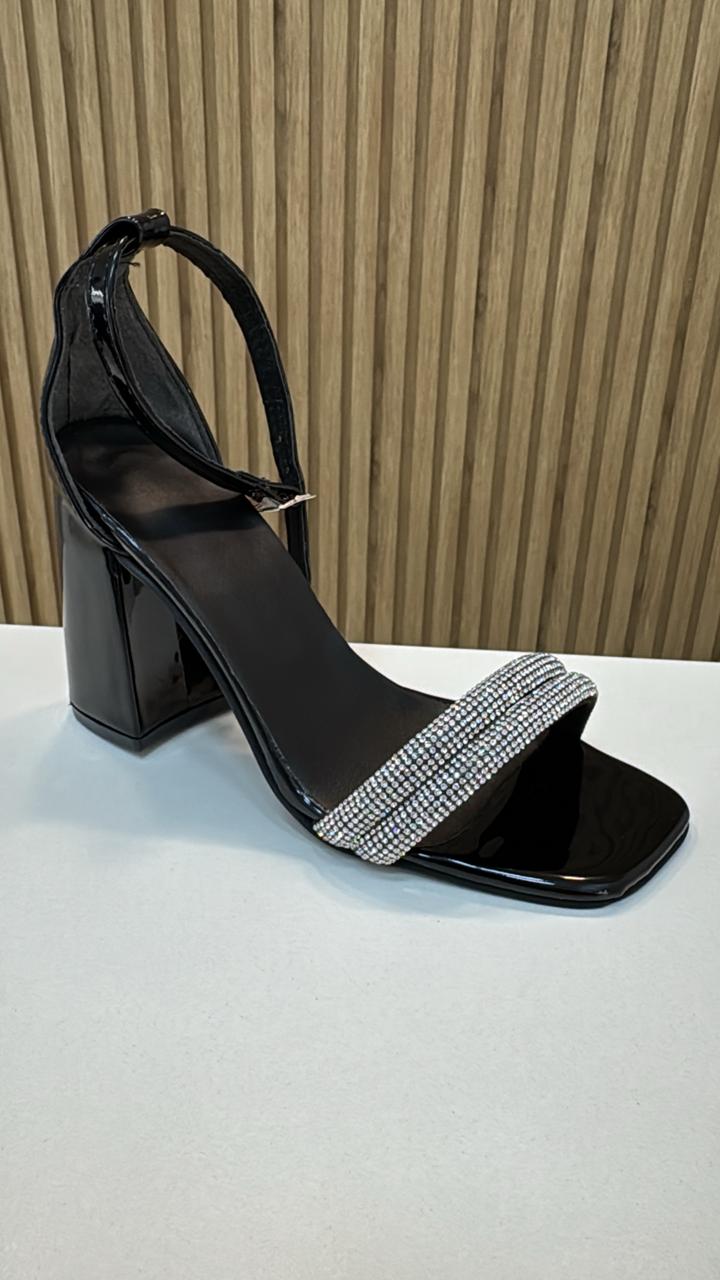 Cadey - Sandalia charol negra taco cuadrado